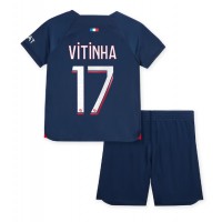 Otroški Nogometni dresi Paris Saint-Germain Vitinha Ferreira #17 Domači 2023-24 Kratek Rokav (+ Kratke hlače)